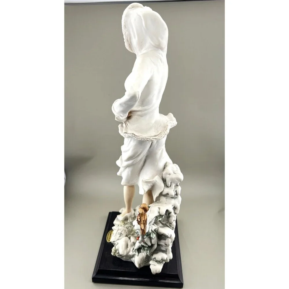 Giuseppe Armani Winter Snowflakes Porcelain Figurine #0235F Signed ITALY EUC Vtg